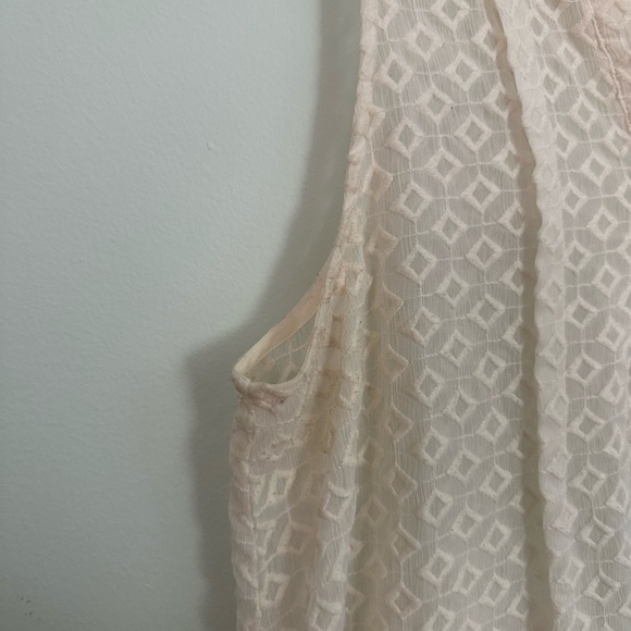 Sleeveless White Lace hi-lo tunic - Picture 3 of 5